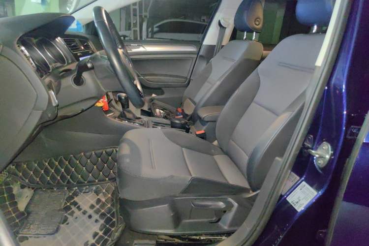 Used Volkswagen Golf 2018 1.6L Automatic Comfort Model Left Front Seat