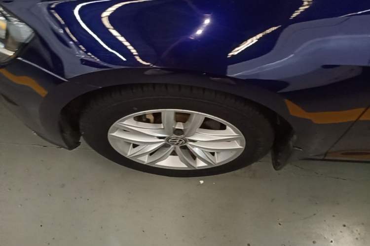 Used Volkswagen Golf 2018 230TSI Automatic Comfort Model Left Front Wheel Hub