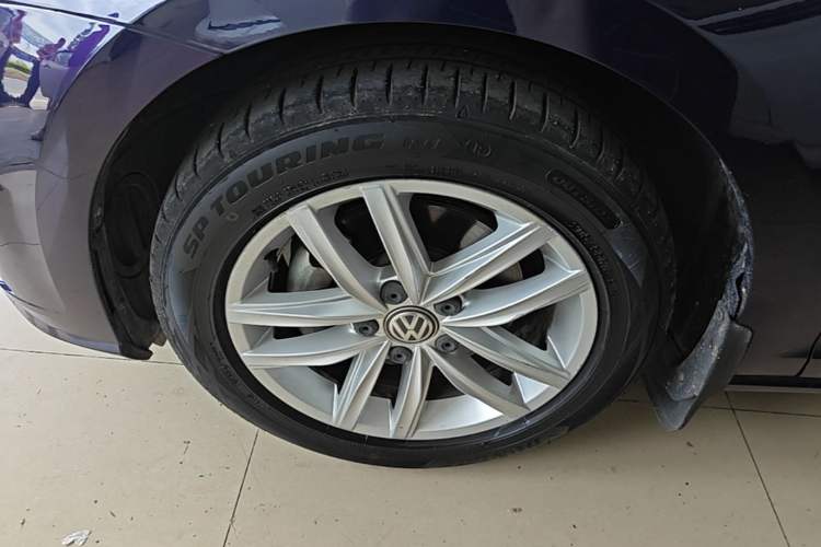 Used Volkswagen Golf 2018 1.6L Automatic Comfort Model Left Front Wheel Hub