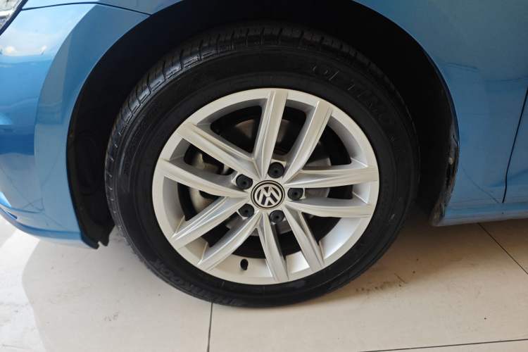 Used Volkswagen Golf 2018 230TSI Automatic Comfort Model Left Front Wheel Hub
