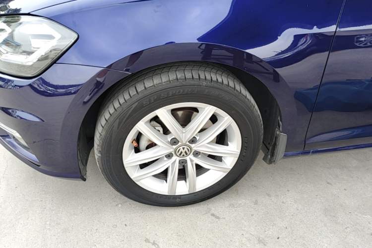Used Volkswagen Golf 2018 230TSI Automatic Comfort Model Left Front Wheel Hub