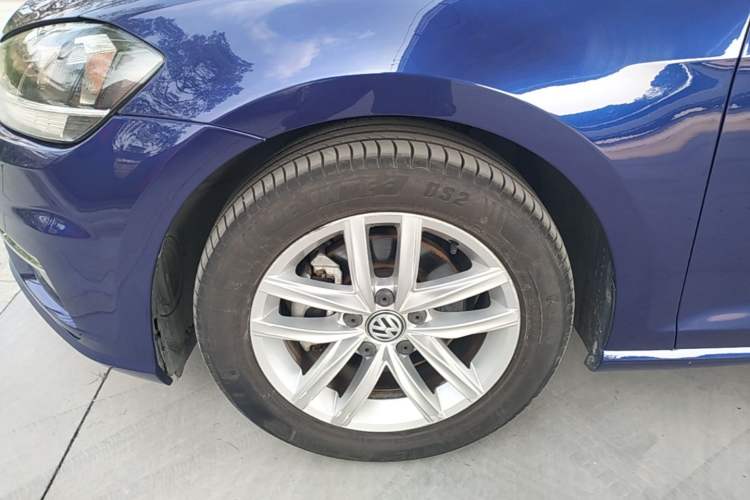 Used Volkswagen Golf 2018 230TSI Automatic Comfort Model Left Front Wheel Hub