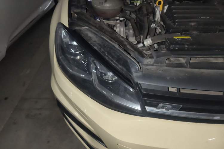 Used Volkswagen Golf 2018 280TSI Automatic R-Line Model Right Front Headlight