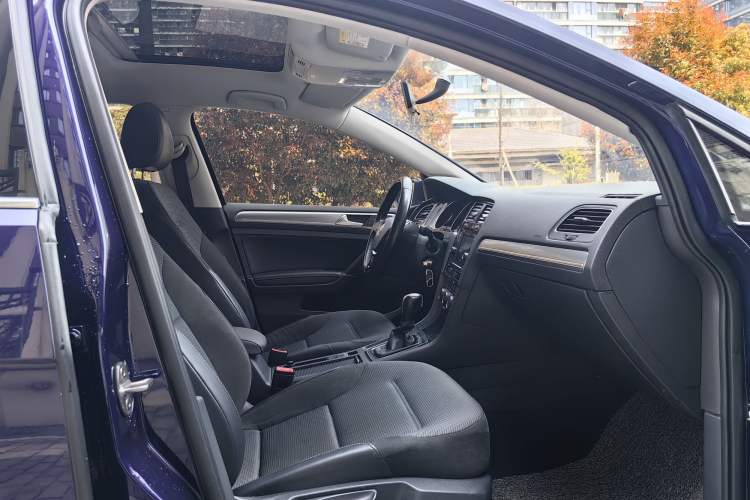 Used Volkswagen Golf 2018 1.6L Automatic Comfort Model Right Front Seat