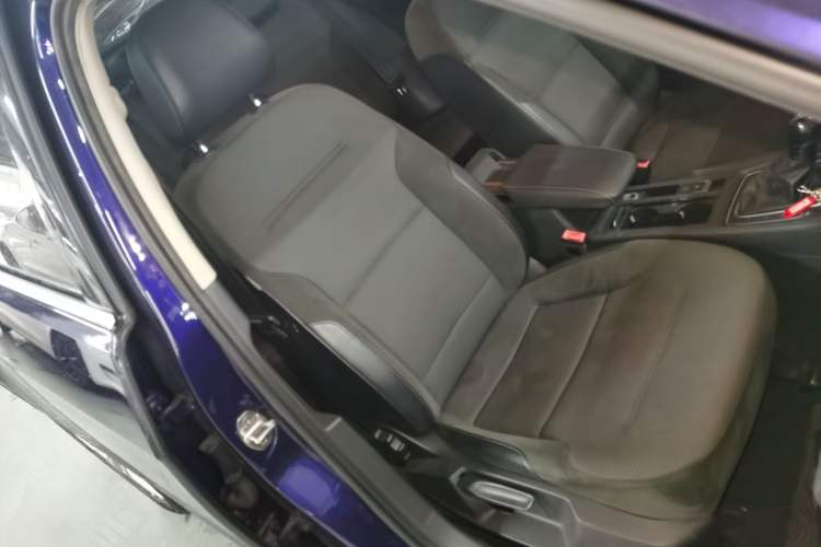 Used Volkswagen Golf 2018 230TSI Automatic Comfort Model Right Front Seat