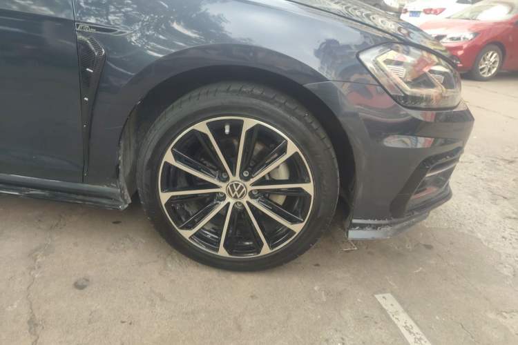 Used Volkswagen Golf 2018 280TSI Automatic R-Line Model Right Front Wheel Hub