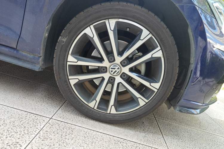 Used Volkswagen Golf 2018 280TSI Automatic R-Line Model Right Front Wheel Hub