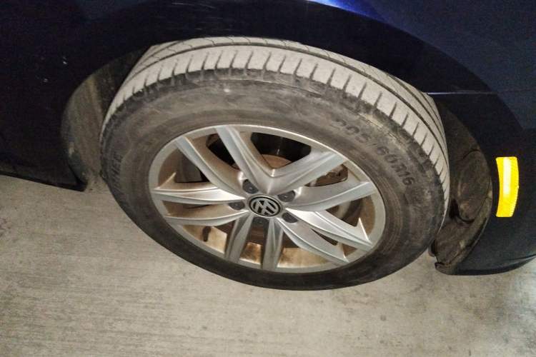 Used Volkswagen Golf 2018 1.6L Automatic Comfort Model Right Front Wheel Hub
