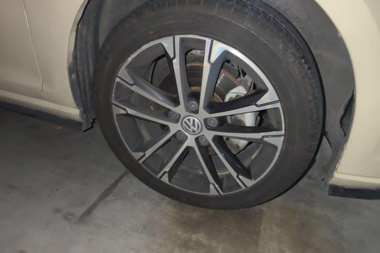 Used Volkswagen Golf 2018 280TSI Automatic R-Line Model Right Front Wheel Hub