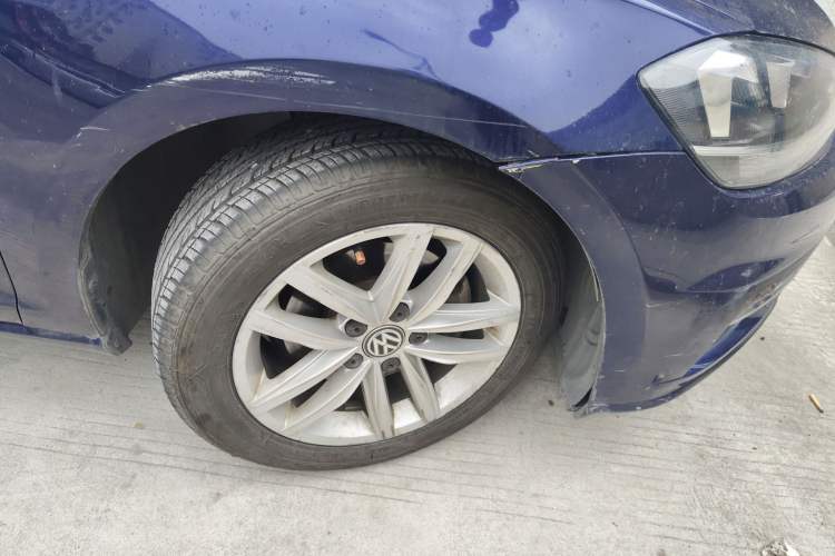Used Volkswagen Golf 2018 230TSI Automatic Comfort Model Right Front Wheel Hub
