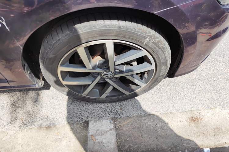 Used Volkswagen Golf 2018 230TSI Automatic Luxury Version Right Front Wheel Hub