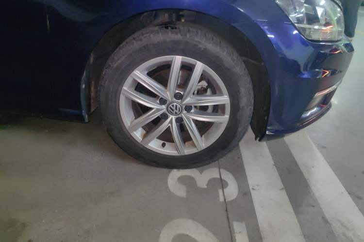 Used Volkswagen Golf 2018 1.6L Automatic Comfort Model Right Front Wheel Hub