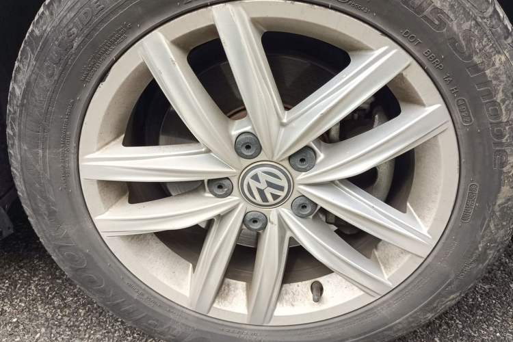 Used Volkswagen Golf 2018 230TSI Automatic Comfort Model Right Front Wheel Hub
