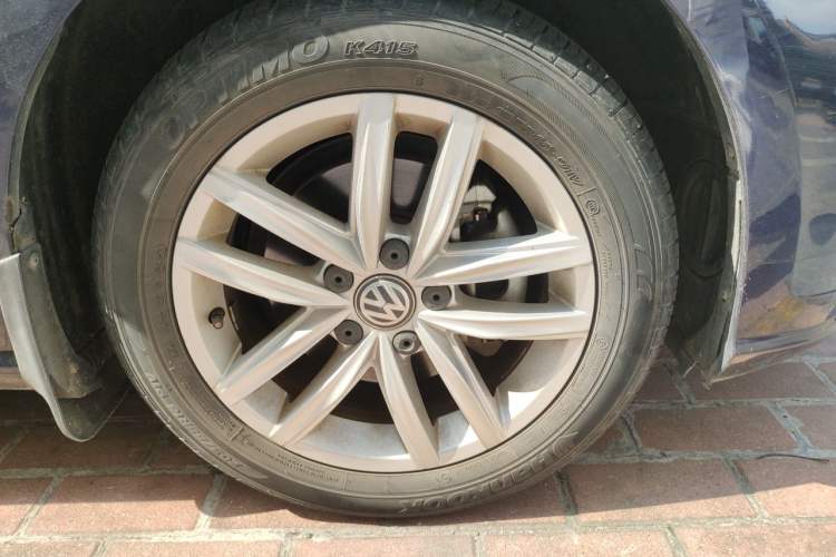 Used Volkswagen Golf 2018 230TSI Automatic Comfort Model Right Front Wheel Hub