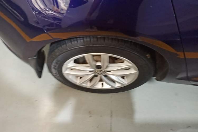Used Volkswagen Golf 2018 230TSI Automatic Comfort Model Right Rear Wheel Hub