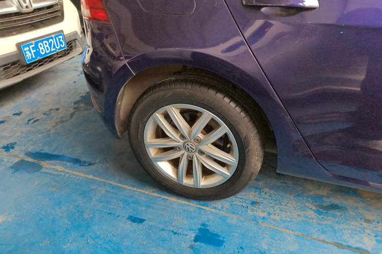 Used Volkswagen Golf 2018 1.6L Automatic Comfort Model Right Rear Wheel Hub