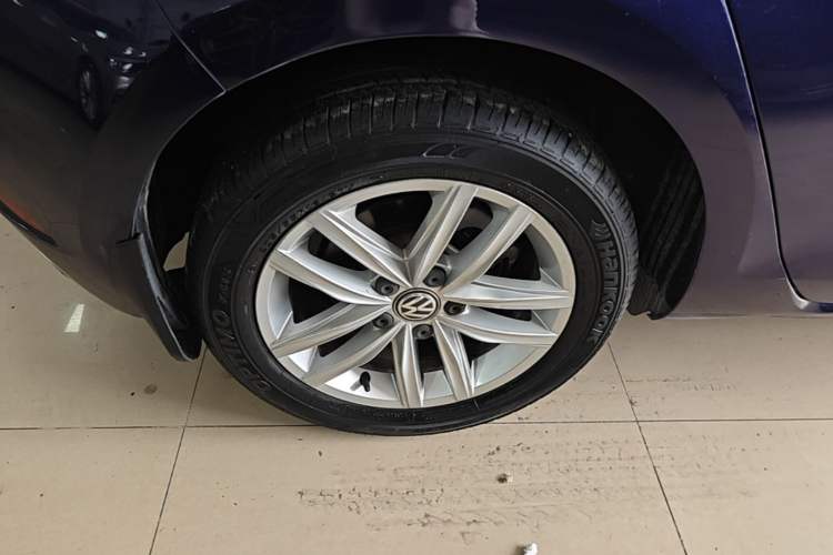 Used Volkswagen Golf 2018 1.6L Automatic Comfort Model Right Rear Wheel Hub