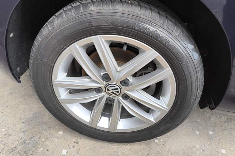 Used Volkswagen Golf 2018 230TSI Automatic Comfort Model Right Rear Wheel Hub