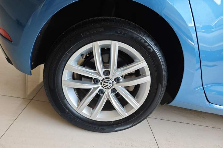 Used Volkswagen Golf 2018 230TSI Automatic Comfort Model Right Rear Wheel Hub