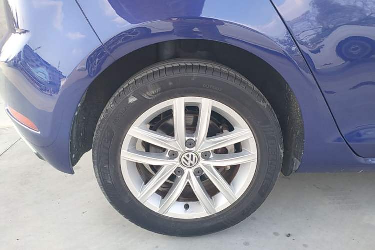 Used Volkswagen Golf 2018 230TSI Automatic Comfort Model Right Rear Wheel Hub