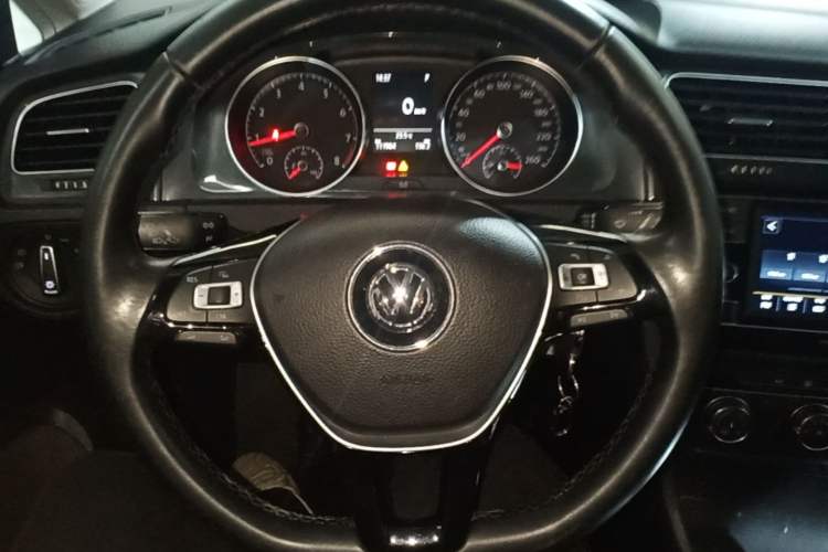Used Volkswagen Golf 2018 230TSI Automatic Comfort Model Steering Wheel