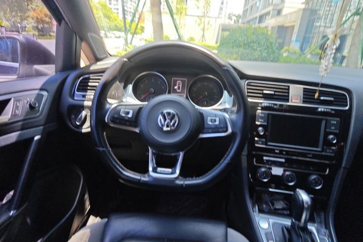 Used Volkswagen Golf 2018 280TSI Automatic R-Line Model Steering Wheel