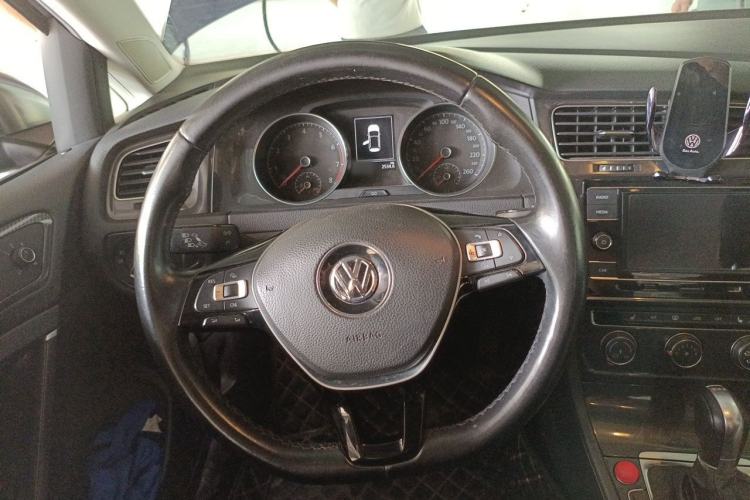 Used Volkswagen Golf 2018 230TSI Automatic Luxury Version Steering Wheel