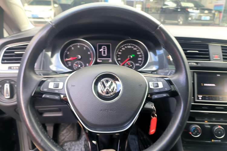 Used Volkswagen Golf 2018 230TSI Automatic Comfort Model Steering Wheel