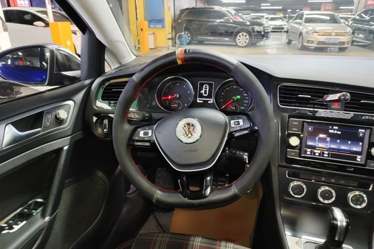 Used Volkswagen Golf 2018 230TSI Automatic Comfort Model Steering Wheel