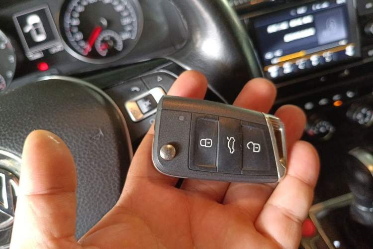 Used Volkswagen Golf 2018 230TSI Automatic Luxury Version Vehicle Key