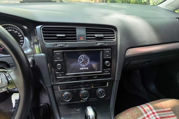 Used Volkswagen Golf 2018 1.6L Automatic Comfort Model Audio And AC Panel