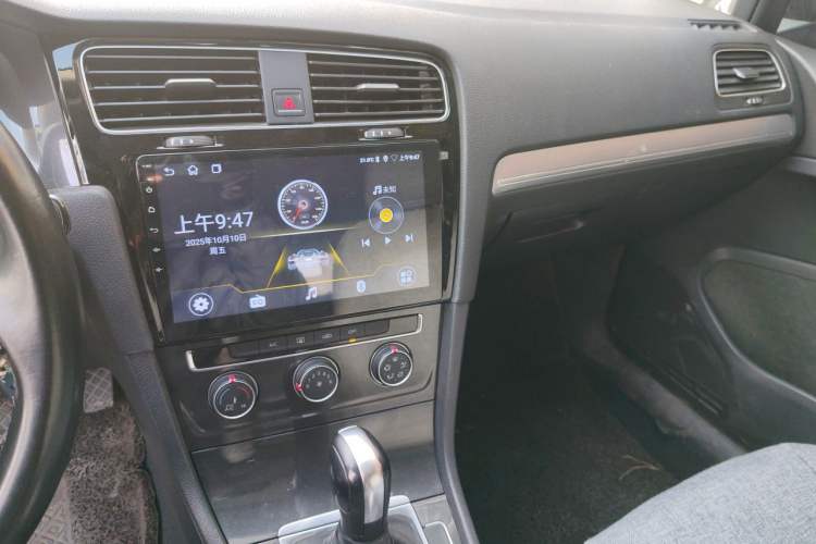 Used Volkswagen Golf 2018 1.6L Automatic Comfort Model Audio And AC Panel