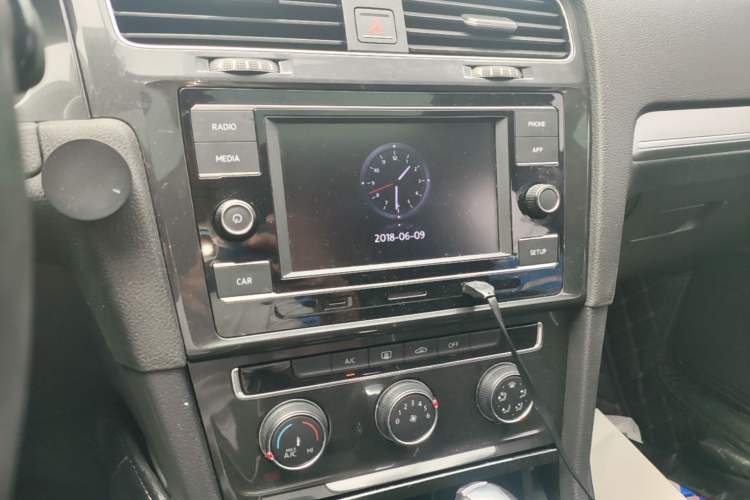 Used Volkswagen Golf 2018 1.6L Automatic Comfort Model Audio And AC Panel
