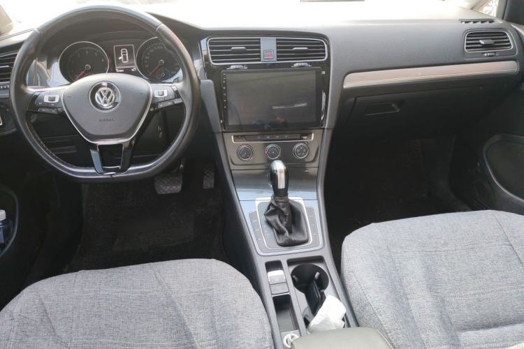 Used Volkswagen Golf 2018 1.6L Automatic Comfort Model Center Console