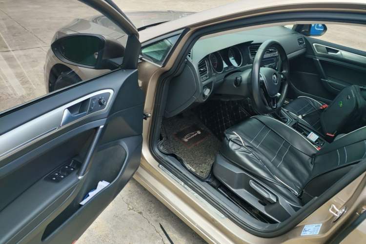 Used Volkswagen Golf 2018 1.6L Automatic Comfort Model Driver Seat