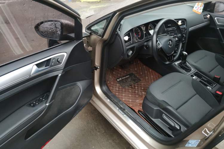 Used Volkswagen Golf 2018 1.6L Automatic Comfort Model Driver Seat