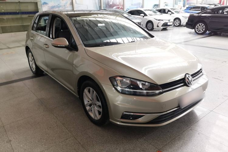 Used Volkswagen Golf 2018 230TSI Automatic Comfort Model Front Right 45 Deg