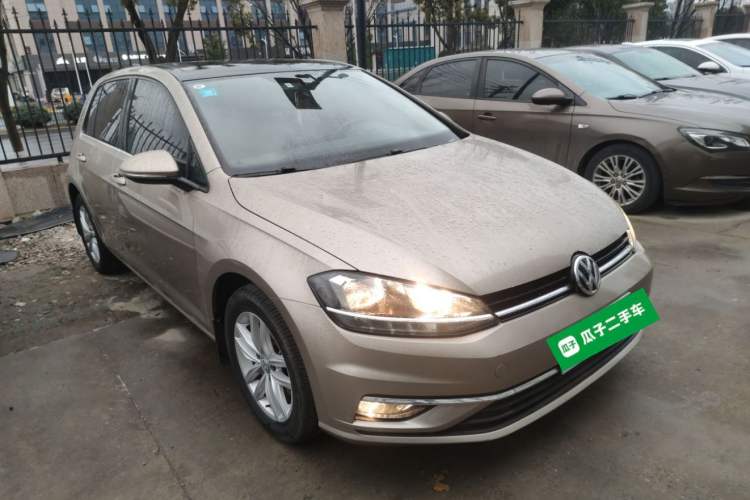 Used Volkswagen Golf 2018 1.6L Automatic Comfort Model Front Right 45 Deg