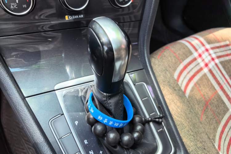 Used Volkswagen Golf 2018 1.6L Automatic Comfort Model Gear Lever