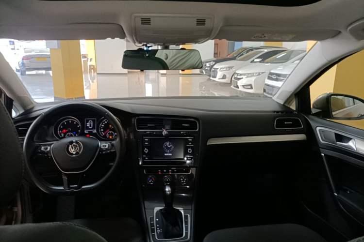Used Volkswagen Golf 2018 1.6L Automatic Comfort Model Headliner