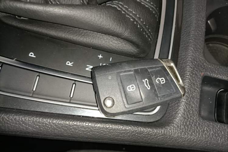 Used Volkswagen Golf 2018 1.6L Automatic Comfort Model Interior 1