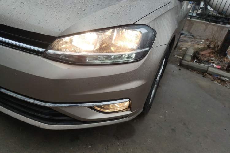 Used Volkswagen Golf 2018 1.6L Automatic Comfort Model Left Front Headlight
