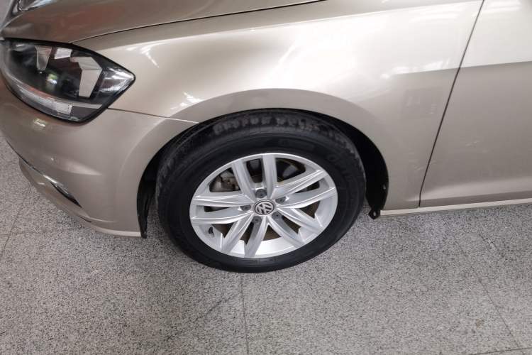 Used Volkswagen Golf 2018 230TSI Automatic Comfort Model Left Front Wheel Hub
