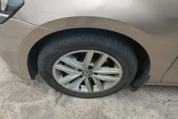 Used Volkswagen Golf 2018 1.6L Automatic Comfort Model Left Front Wheel Hub