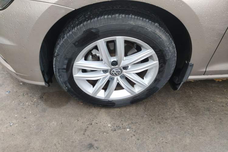 Used Volkswagen Golf 2018 1.6L Automatic Comfort Model Left Front Wheel Hub