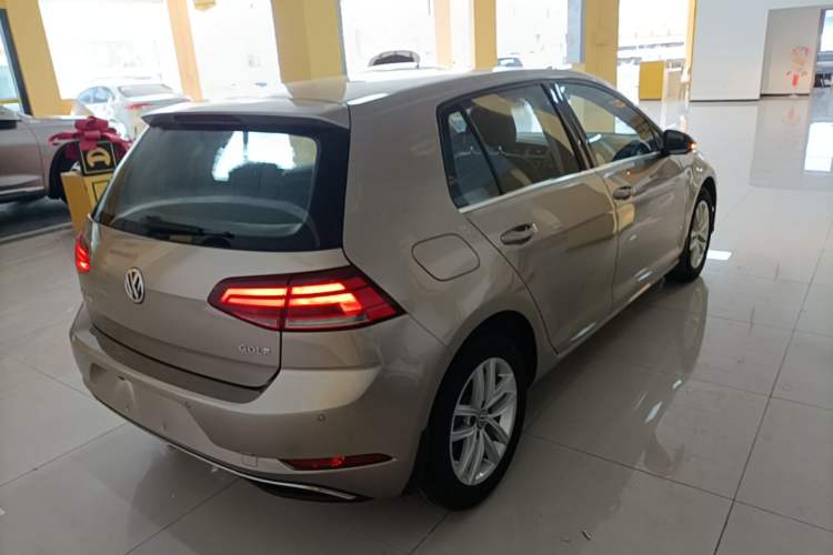 Used Volkswagen Golf 2018 1.6L Automatic Comfort Model Rear Right 45 Deg