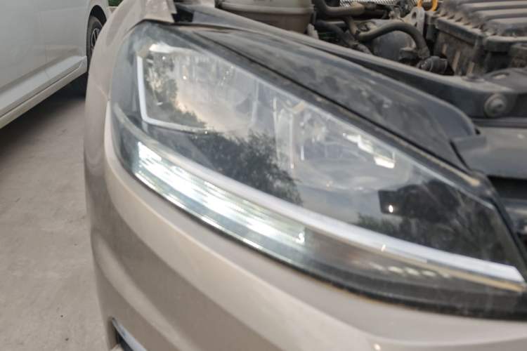 Used Volkswagen Golf 2018 1.6L Automatic Comfort Model Right Front Headlight