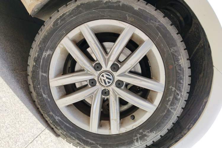 Used Volkswagen Golf 2018 1.6L Automatic Comfort Model Right Front Wheel Hub