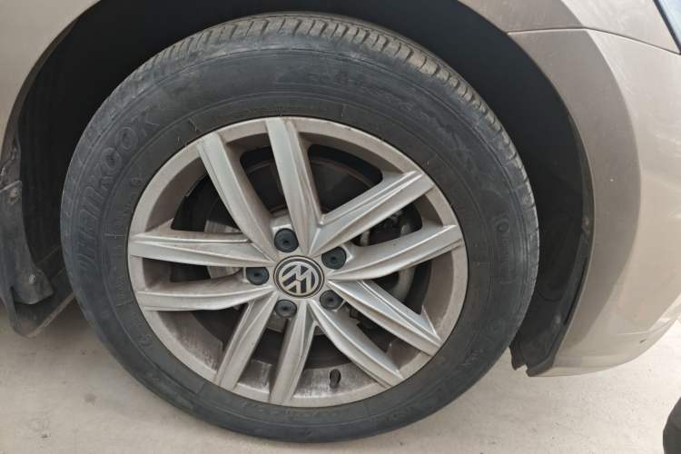 Used Volkswagen Golf 2018 1.6L Automatic Comfort Model Right Front Wheel Hub