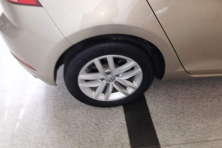 Used Volkswagen Golf 2018 230TSI Automatic Comfort Model Right Rear Wheel Hub